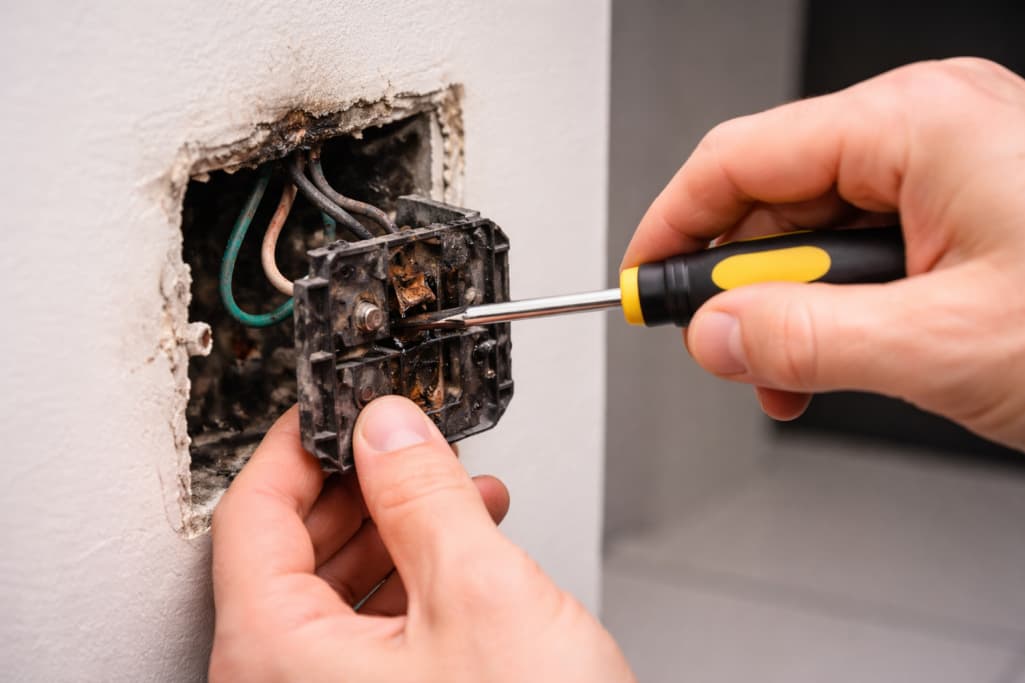 Kiedy „samodzielna naprawa” pogarsza usterkę zamiast ją rozwiązać