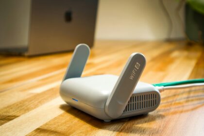Dlaczego router Wi-Fi działa stabilnie przez kilka tygodni, a potem nagle zaczyna tracić wydajność?